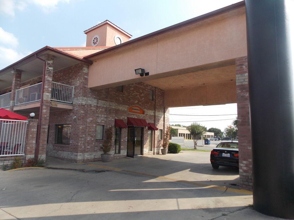 Econo Lodge Inn & Suites Downtown San Antonio Riverwalk Area Exterior photo