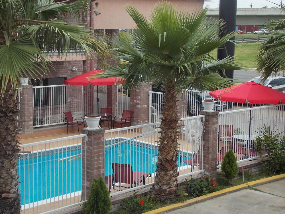 Econo Lodge Inn & Suites Downtown San Antonio Riverwalk Area Exterior photo