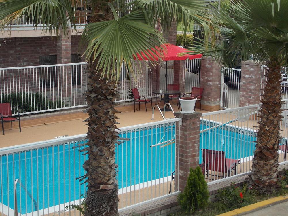 Econo Lodge Inn & Suites Downtown San Antonio Exterior photo
