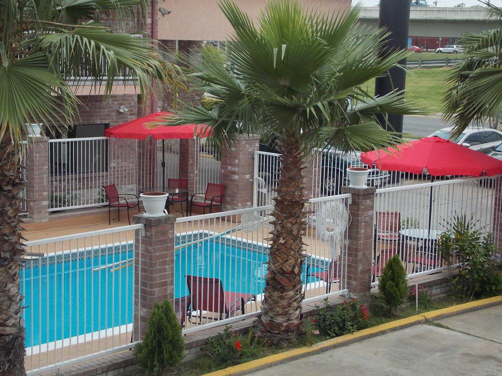 Econo Lodge Inn & Suites Downtown San Antonio Riverwalk Area Exterior photo