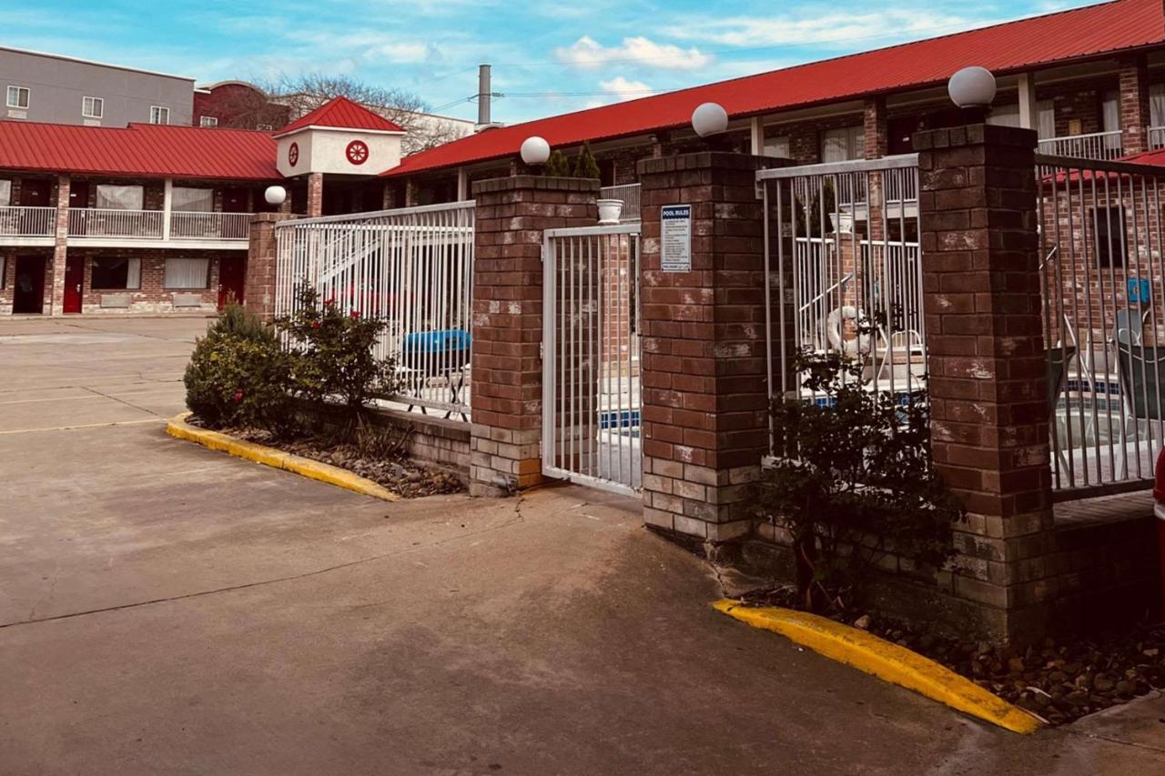 Econo Lodge Inn & Suites Downtown San Antonio Exterior photo